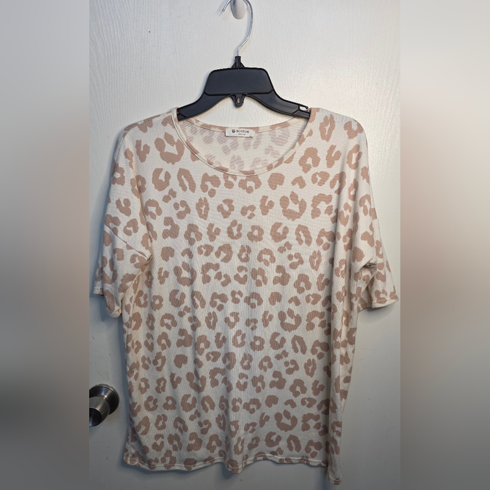 *3 FOR $12* BomBom Cream & Tan Leopard Print Relaxed Short Sleeve Knit Tee